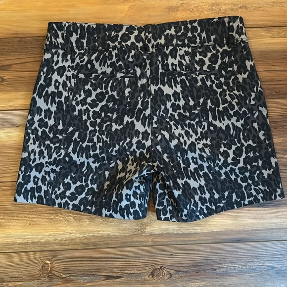 Isaac Mizrahi New York tailored short size 6 - Picture 2 of 3